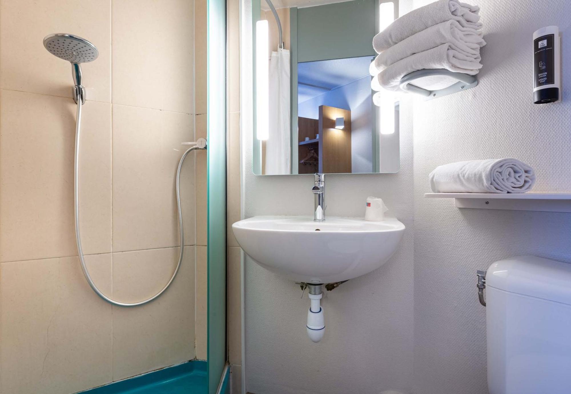 B&B Hotel Chartres Le Coudray מראה חיצוני תמונה