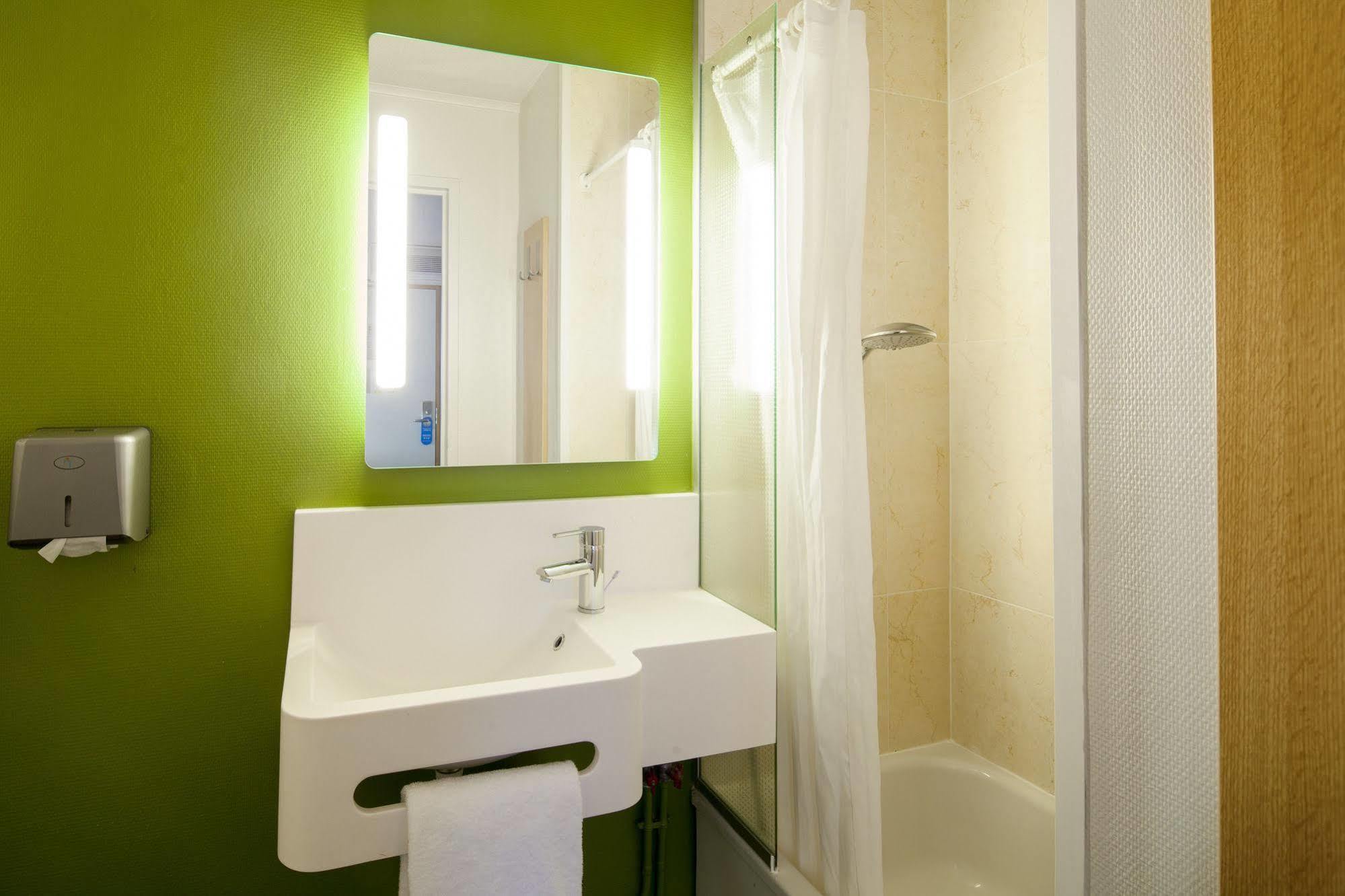 B&B Hotel Chartres Le Coudray מראה חיצוני תמונה