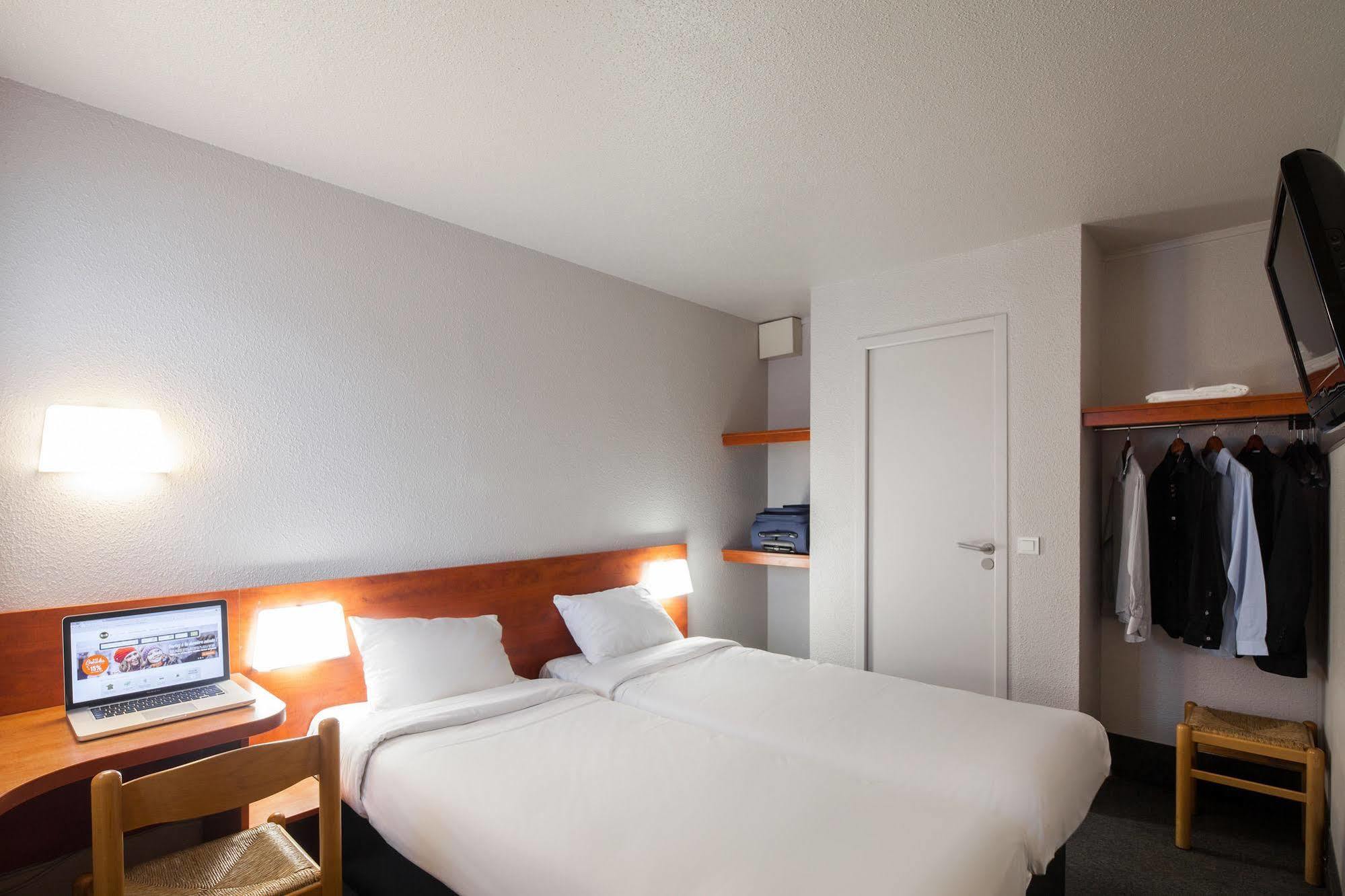 B&B Hotel Chartres Le Coudray מראה חיצוני תמונה
